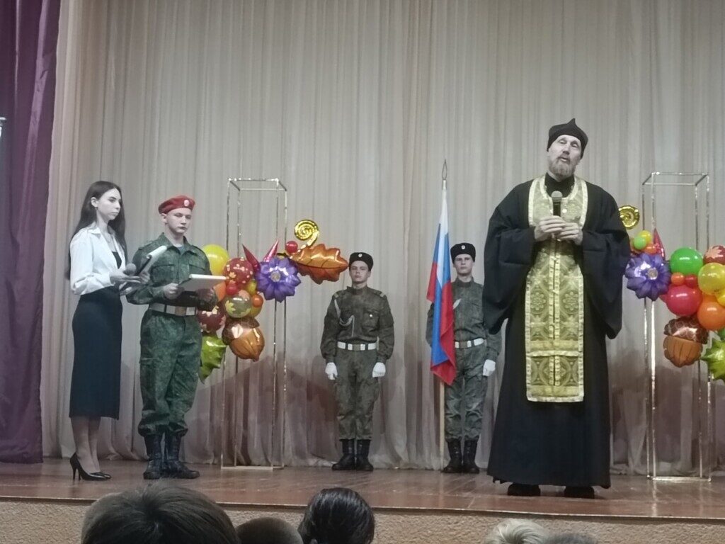 Праздничная линейка в ЗлатИКе