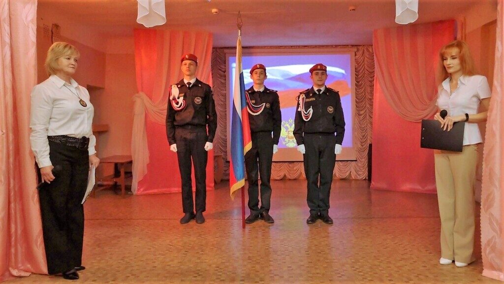 Руководитель военного отдела Златоустовской епархии благословил новобранцев